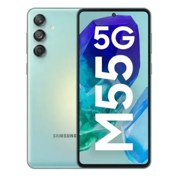 Samsung Galaxy M55 5G en color verde claro, mostrando su diseño y pantalla vibrante.